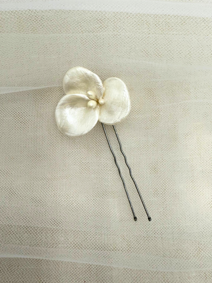 Hair pin flor porcelana chica