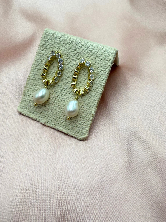 Aretes ovalados con perla