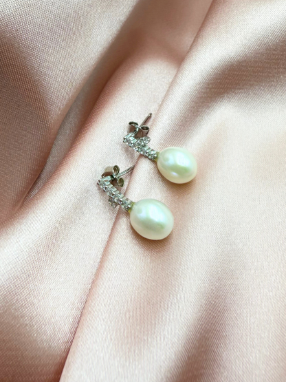 Aretes perla ovalada