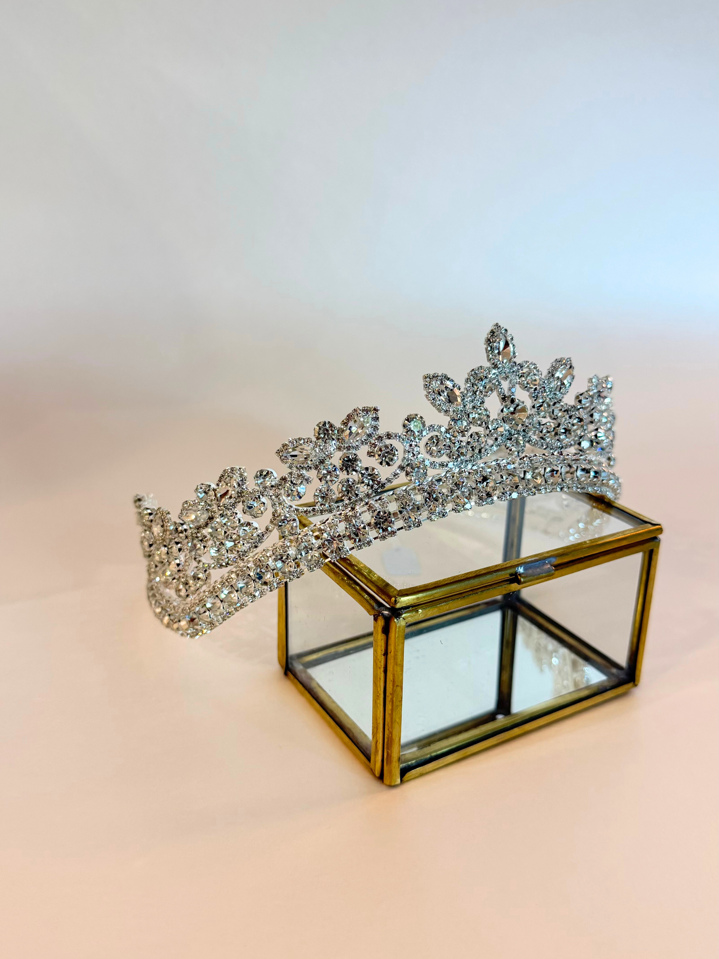 Tiara pedrería plata