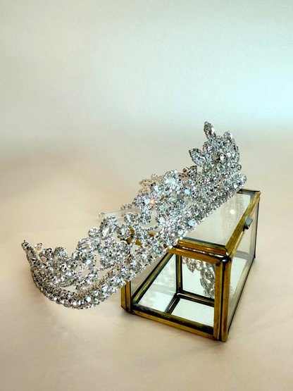 Tiara pedrería plata