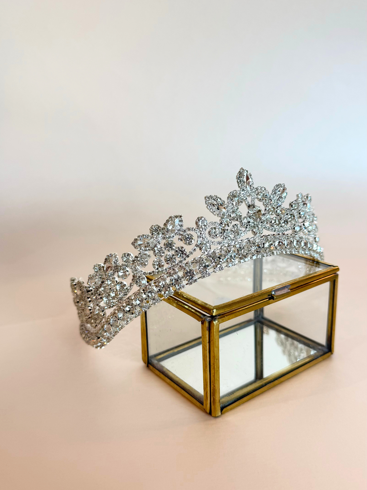 Tiara pedrería plata